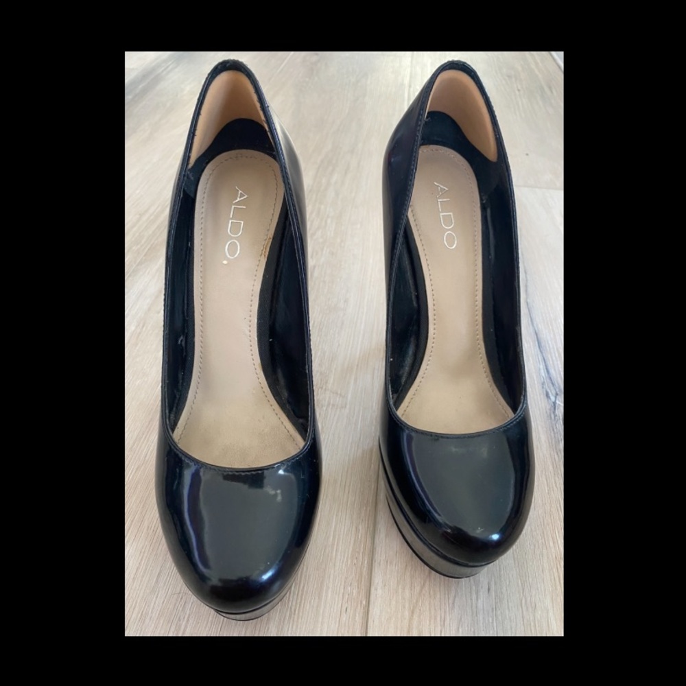 VINTAGE ALDO patent leather closed toe heels pumps 8